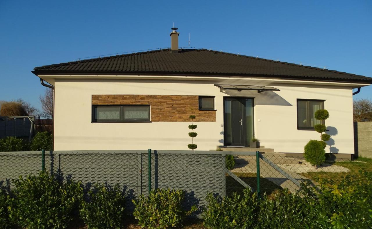 Jenny Home Mojmirovce Exterior photo