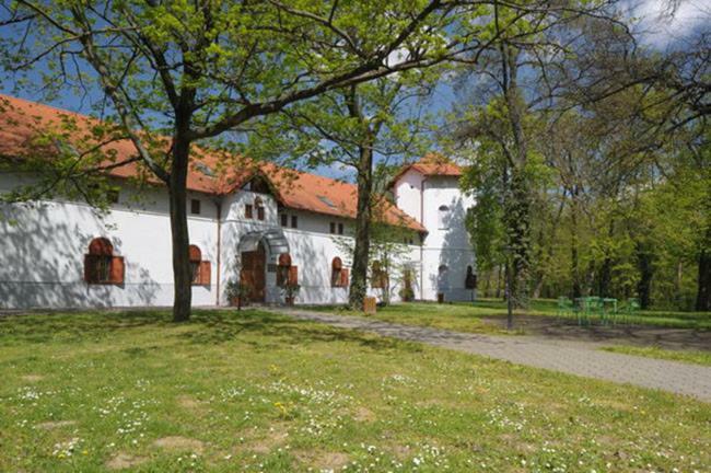 Jenny Home Mojmirovce Exterior photo